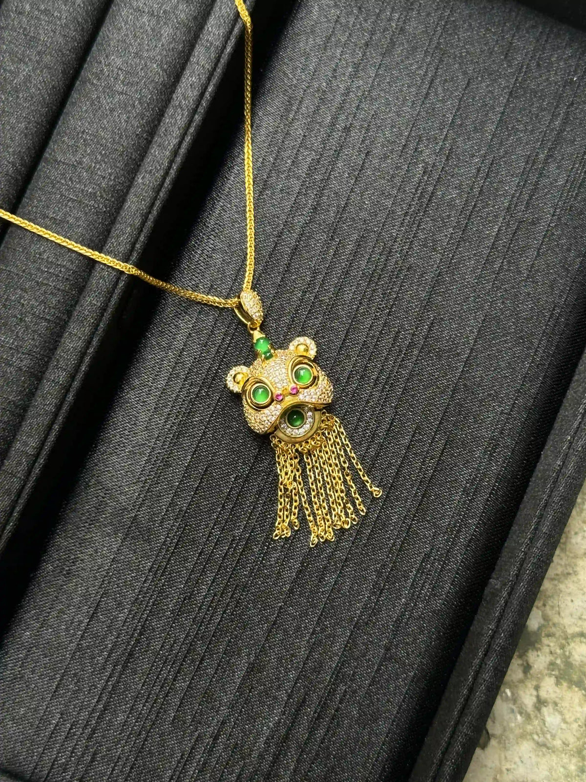 Cherished Auspicious Wealth Awakened Lion-Vivid Green Jadeite Pendant (S925 Silver)